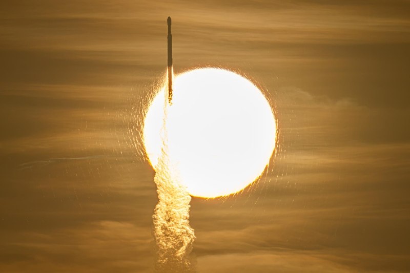 NASA 罗曼空间望远镜成功发射美国宇航局（NASA）的南希·格雷斯·罗曼太空望远镜任务于美国东部时间周日早上7点26分由SpaceX公司的猎鹰重型火箭从位于佛罗里达州肯尼迪航天中心的39A发射台发射升空