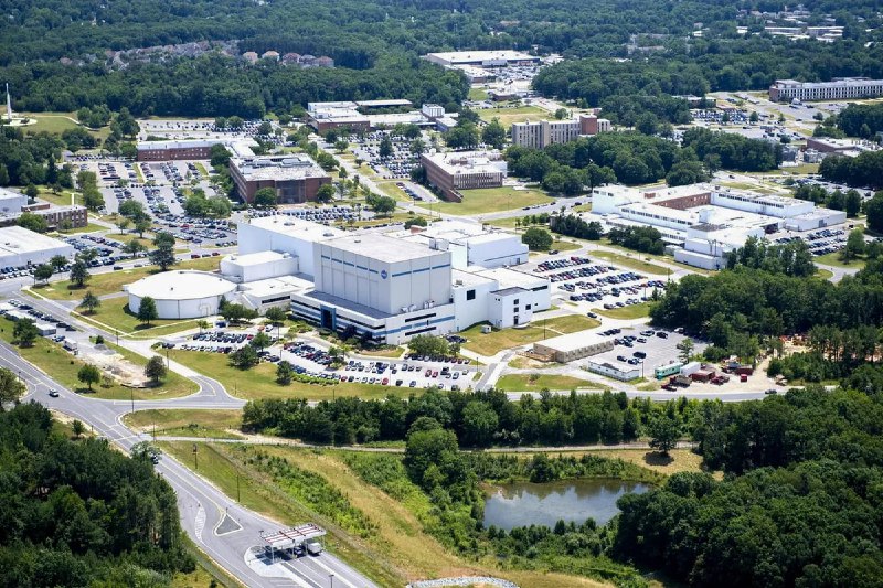 美NASA将转让、拆除戈达德中心的建筑邮件显示，在美国总统特朗普缩减联邦工作人员规模的举措导致大量雇员离职后，美国国家航空航天局正计划转让或拆除其位于马里兰州格林贝尔特戈达德太空飞行中心近一半的设施